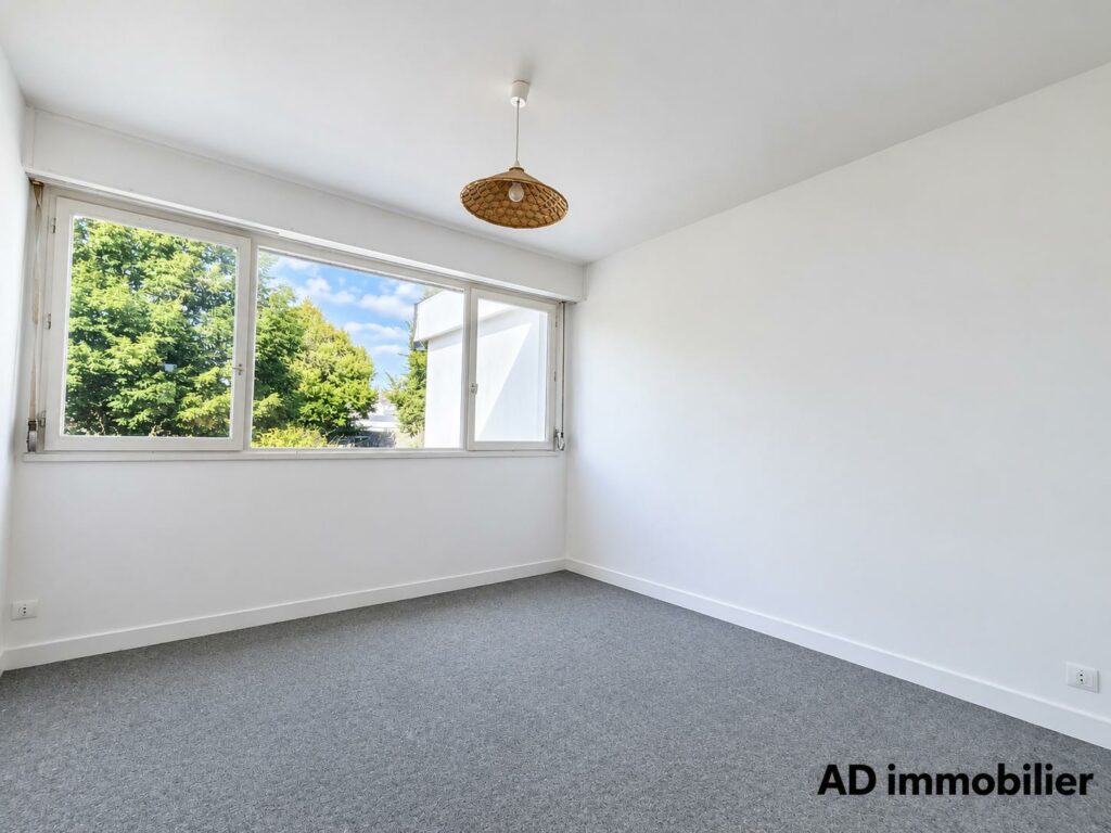 Maison 94 m² à Ergué Armel . 4 chambres . Jardin Clos . Commodités à 2 minutes à pieds