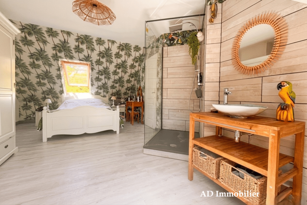Maison moderne de 144 m² à Rosporden . Jardin clos et SPA . Proche toutes commodités