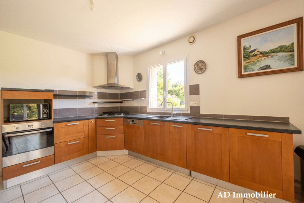 Maison moderne de 144 m² à Rosporden . Jardin clos et SPA . Proche toutes commodités