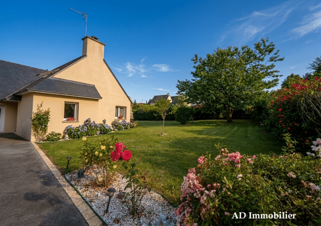 Maison moderne de 144 m² à Rosporden . Jardin clos et SPA . Proche toutes commodités