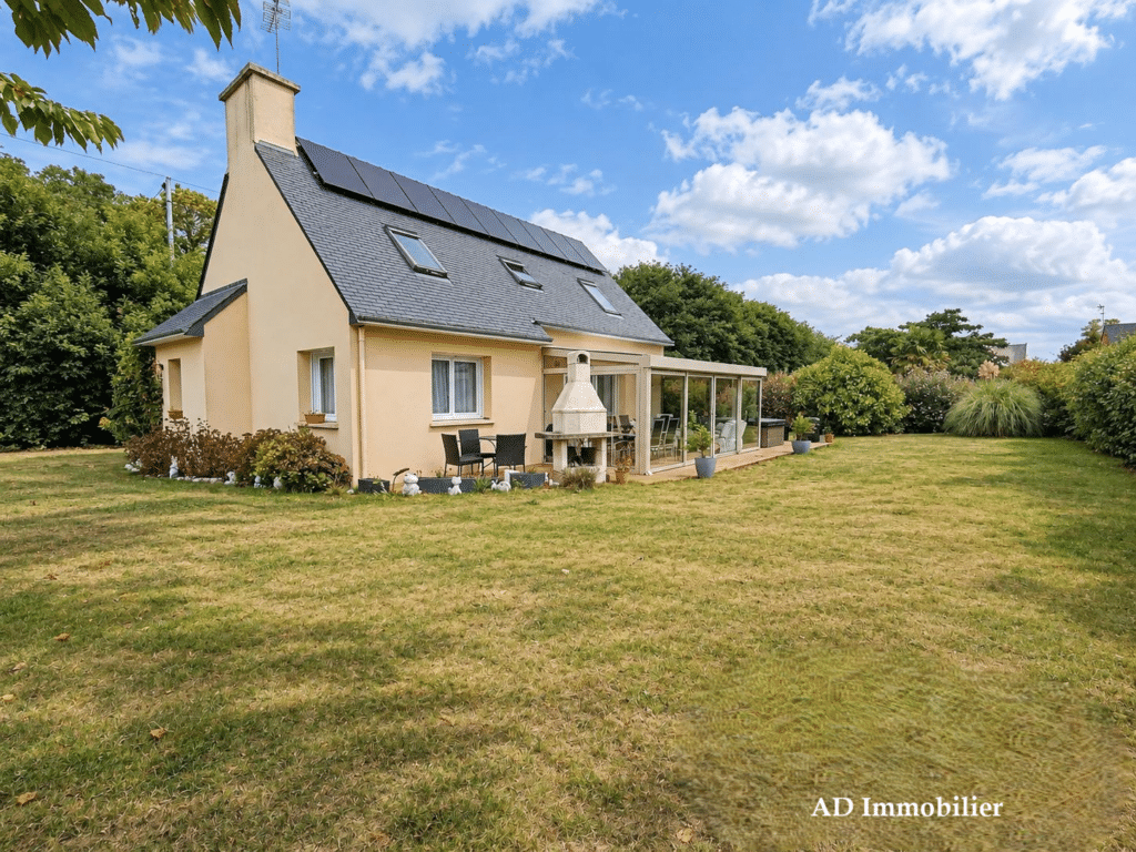 Maison moderne de 144 m² à Rosporden . Jardin clos et SPA . Proche toutes commodités