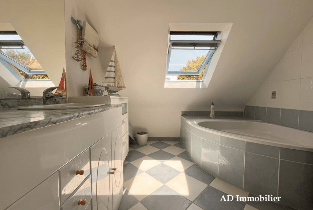 Maison moderne de 144 m² à Rosporden . Jardin clos et SPA . Proche toutes commodités