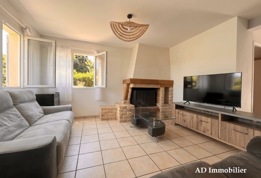 Maison moderne de 144 m² à Rosporden . Jardin clos et SPA . Proche toutes commodités