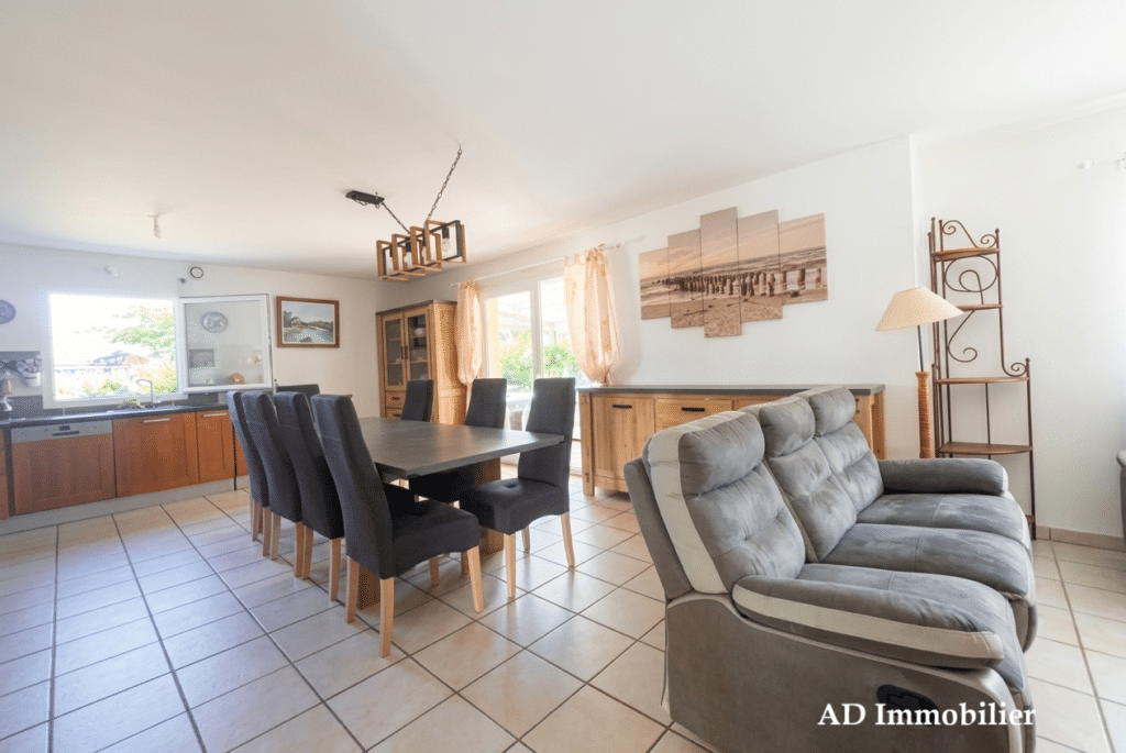 Maison moderne de 144 m² à Rosporden . Jardin clos et SPA . Proche toutes commodités