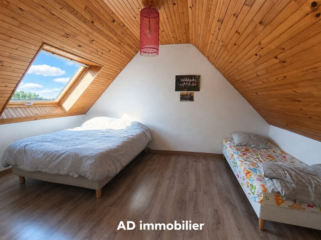 Maison familiale en impasse . Ergué-Armel . Jardin sans vis-à-vis . Sous-sol complet