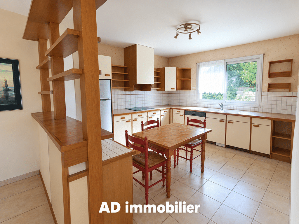 Maison familiale en impasse . Ergué-Armel . Jardin sans vis-à-vis . Sous-sol complet