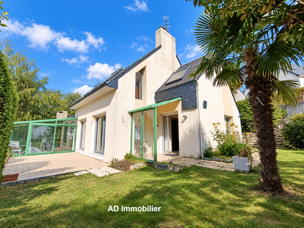 Maison familiale en impasse . Ergué-Armel . Jardin sans vis-à-vis . Sous-sol complet
