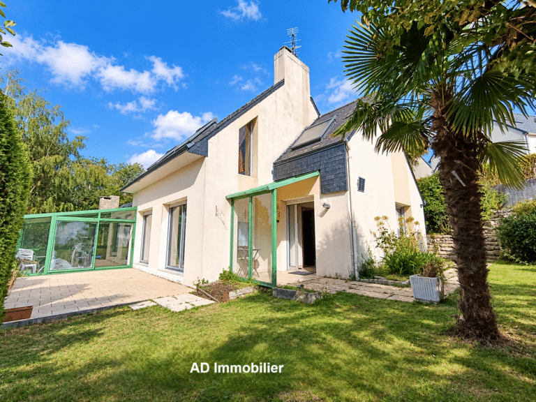 Maison familiale en impasse . Ergué-Armel . Jardin sans vis-à-vis . Sous-sol complet