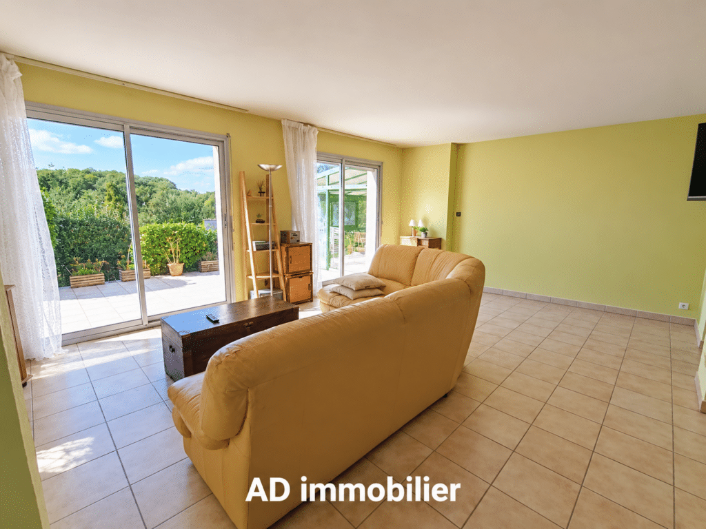 Maison familiale en impasse . Ergué-Armel . Jardin sans vis-à-vis . Sous-sol complet