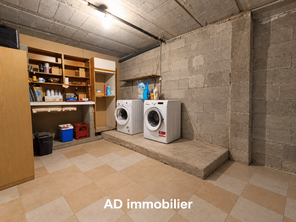 Maison familiale en impasse . Ergué-Armel . Jardin sans vis-à-vis . Sous-sol complet